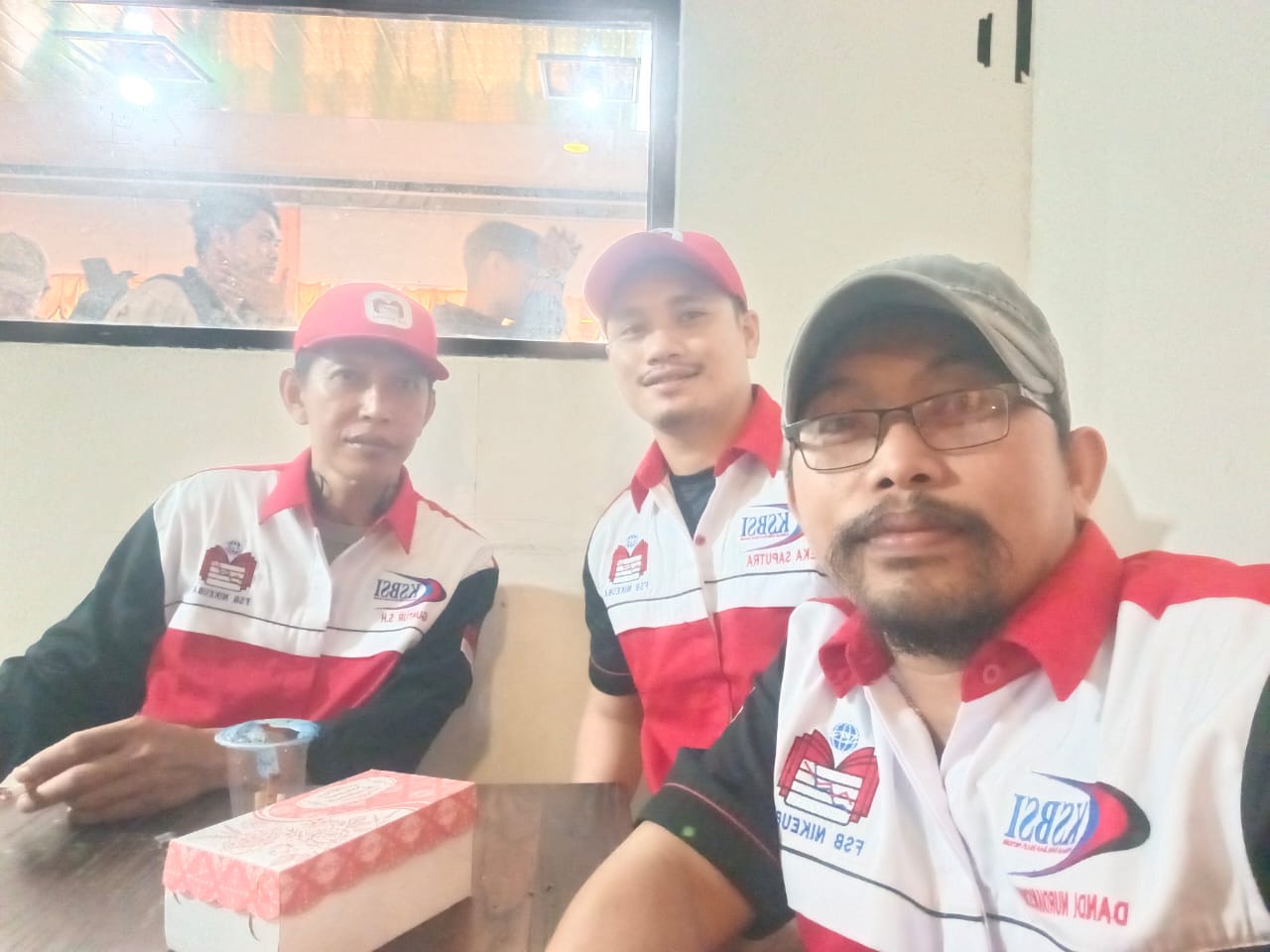 Foto bersama ketua FSB NIKEUBA PT.IMIP Pak guntur SH, SEKERTARIS FSB NIKEUBA Fadli,dan Konsolidasi Bang Udin.